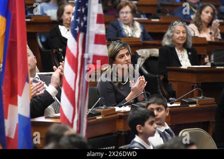 Boston, Ma, USA. April 2024. Armenier und Freunde nehmen am 109. Jahrestag des Völkermordes an den Armeniern 1915 durch die osmanische Regierung Teil. Die diesjährige Veranstaltung ist von immenser Bedeutung, insbesondere angesichts der jüngsten ethnischen Säuberung der Armenier aus Berg-Karabch im September letzten Jahres durch die Streitkräfte der Regierung Aserbaidschans. (Kreditbild: © Kenneth Martin/ZUMA Press Wire) NUR REDAKTIONELLE VERWENDUNG! Nicht für kommerzielle ZWECKE! Stockfoto