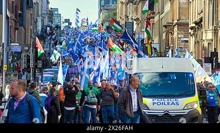 Glasgow, Schottland, Großbritannien. 20. April 2024: Pro unabhängigkeitsmarsch begann im kelvingrove Park und endete mit Reden auf dem george Square, die aus mehreren Pro-indy-Gruppen bestanden. Credit Gerard Ferry /Alamy Live News Stockfoto