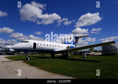Ein Yakovlev Yak-40E (HA-LRA) im Repülőmúzeum, Aeropark, Budapest International Airport, Ungarn Stockfoto
