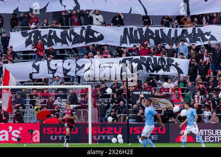 Sydney, Australien. April 2024. Wanderers Fans zeigen ihre Unterstützung beim A-League Men Rd25 Spiel zwischen den Wanderers und Melbourne City am 20. April 2024 im CommBank Stadium in Sydney, Australien Credit: IOIO IMAGES/Alamy Live News Stockfoto