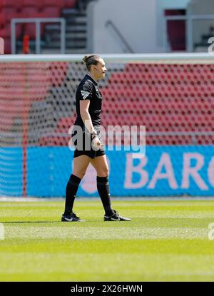 Bristol, England, 20. April 2024: Schiedsrichter Phoebe Cross beim FA Womens Super League Spiel zwischen Bristol City und Liverpool FC in Ashton Gate (Promediapix/SPP) Stockfoto