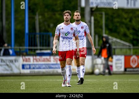 VEENENDAAL, 20-04-2024, Sportpark Panhuis, Fußball, niederländische Betnation Division, Saison 2023 / 2024, Spiel zwischen GVVV und Noordwijk. Endergebnis 2:1, Spieler von Noordwijk sind nach dem Spiel enttäuscht Stockfoto