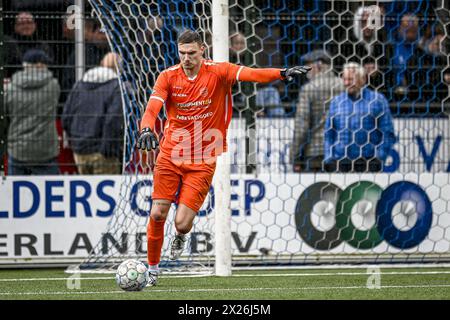 VEENENDAAL, 20-04-2024, Sportpark Panhuis, Fußball, niederländische Betnation Division, Saison 2023 / 2024, Spiel zwischen GVVV und Noordwijk. Endergebnis 2:1, GVVV-Torwart Ruben van Kouwen Stockfoto