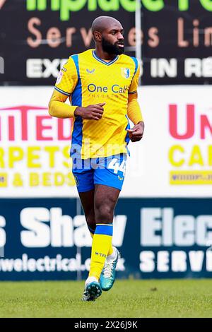 Mansfield, Großbritannien. April 2024. Hiram Boateng aus Mansfield Town beim SKY Bet EFL League 2 Spiel des Mansfield Town FC gegen Gillingham Town FC im One Call Stadium, Mansfield, England, Großbritannien am 20. April 2024 Credit: Every Second Media/Alamy Live News Stockfoto