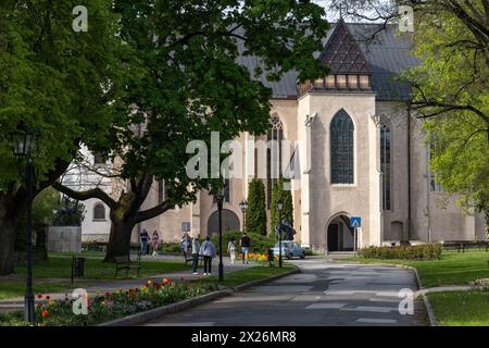 Sarospatak, Ungarn. April 2024. Seitenansicht der Basilika St. John, auch bekannt als Castle Church. Quelle: Mark Kerrison/Alamy Live News Stockfoto