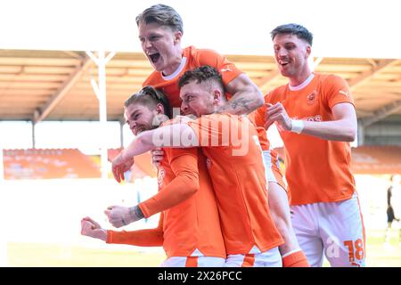 Hayden Coulson von Blackpool feiert sein Ziel, es 3-0 während des Sky Bet League 1 Matches Blackpool gegen Barnsley in der Bloomfield Road, Blackpool, Großbritannien, 20. April 2024 (Foto: Craig Thomas/News Images) in , am 20. April 2024. (Foto: Craig Thomas/News Images/SIPA USA) Stockfoto