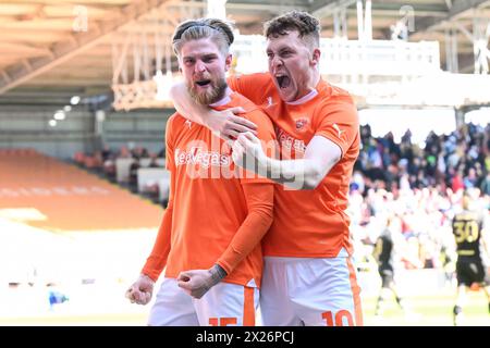 Hayden Coulson von Blackpool feiert sein Ziel, es 3-0 während des Sky Bet League 1 Matches Blackpool gegen Barnsley in der Bloomfield Road, Blackpool, Großbritannien, 20. April 2024 (Foto: Craig Thomas/News Images) in , am 20. April 2024. (Foto: Craig Thomas/News Images/SIPA USA) Stockfoto