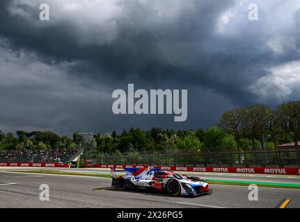 ©PHOTOPQR/OUEST FRANCE/Franck Dubray ; Imola ; 20/04/2024 ; Sport Automobile WEC championnat du Monde d' Endurance sur le Circuit d' Imola en Italie. BMW M TEAM WRT n° 20 pilotée par Sheldon van der Linde , Robin Frijns , René Rast (Foto Franck Dubray) - Langstreckenrennen - WEC - 6 Stunden des Imola Qualifiyng Race 20. APRIL 2024 Stockfoto