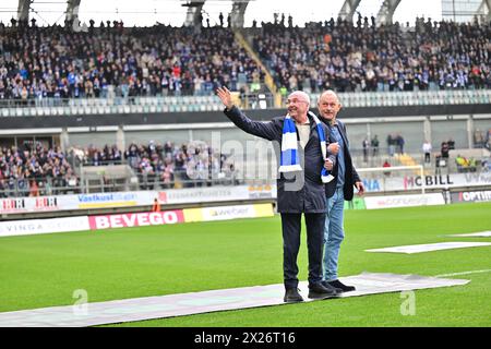 Der legendäre Fußballtrainer Sven-Goran „Svennis“ Eriksson wird vor dem Fußballspiel am Samstag zwischen IFK Göteborg und IFK Norrköping in Gaml gefeiert Stockfoto