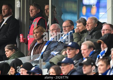 Sven-Göran Svennis Eriksson mit Yaniseth Alcides und Stig Fredriksson beim Fußballspiel zwischen IFK Göteborg und IFK Norrköping in Gamla Ullevi am Samstag. Göteborg, Schweden 20. April 2024.Foto: Björn Larsson Rosvall/TT/Code 9200 Credit: TT News Agency/Alamy Live News Stockfoto