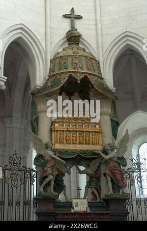 Altar aus dem 18. Jahrhundert im ehemaligen Zisterzienserkloster von Pontigny, Pontigny Abbey wurde 1114 in Pontigny, Bourgogne, Frankreich gegründet Stockfoto