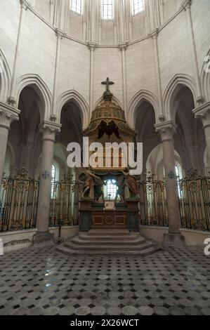 Altar im ehemaligen Zisterzienserkloster von Pontigny wurde die Abtei Pontigny 1114 in Pontigny, Bourgogne, Frankreich gegründet Stockfoto