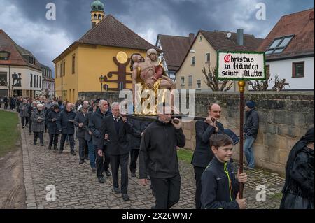 Historischer Karfreitagszug für 350 Jahre mit lebensgroßen Holzschnitzereien aus dem 18. Jahrhundert, Neunkirchen am Brand, Mittelfranken Stockfoto