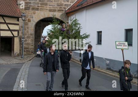 Historischer Karfreitagszug für 350 Jahre mit lebensgroßen Holzschnitzereien aus dem 18. Jahrhundert, Neunkirchen am Brand, Mittelfranken Stockfoto