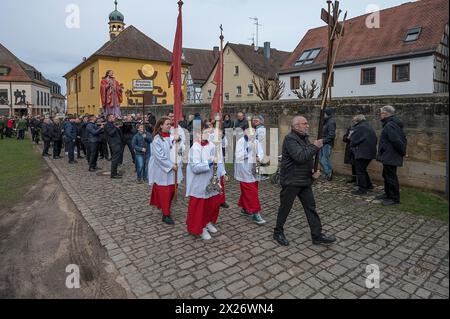 Historischer Karfreitagszug für 350 Jahre mit lebensgroßen Holzschnitzereien aus dem 18. Jahrhundert, Neunkirchen am Brand, Mittelfranken Stockfoto