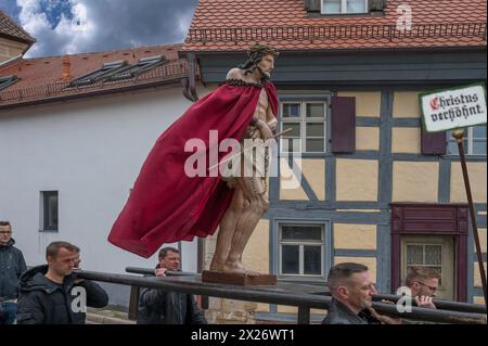 Historischer Karfreitagszug für 350 Jahre mit lebensgroßen Holzschnitzereien aus dem 18. Jahrhundert, Neunkirchen am Brand, Mittelfranken Stockfoto