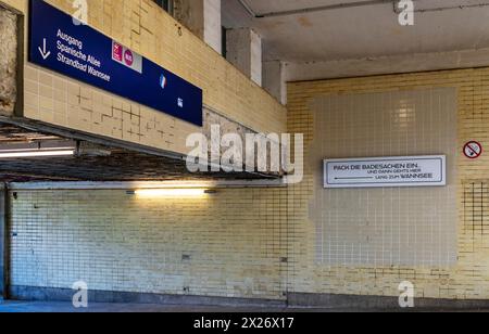 S-Bahn-Station Nikolassee, Innenansicht, Berlin-Zehlendorf, Berlin, Deutschland Stockfoto