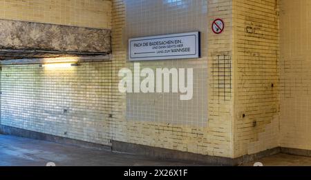 S-Bahn-Station Nikolassee, Innenansicht, Berlin-Zehlendorf, Berlin, Deutschland Stockfoto