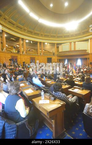 Boston, Ma, USA. April 2024. Armenier und Freunde nehmen am 109. Jahrestag des Völkermordes an den Armeniern 1915 durch die osmanische Regierung Teil. Die diesjährige Veranstaltung ist von immenser Bedeutung, insbesondere angesichts der jüngsten ethnischen Säuberung der Armenier aus Berg-Karabch im September letzten Jahres durch die Streitkräfte der Regierung Aserbaidschans. (Kreditbild: © Kenneth Martin/ZUMA Press Wire) NUR REDAKTIONELLE VERWENDUNG! Nicht für kommerzielle ZWECKE! Stockfoto