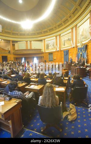 Boston, Ma, USA. April 2024. Armenier und Freunde nehmen am 109. Jahrestag des Völkermordes an den Armeniern 1915 durch die osmanische Regierung Teil. Die diesjährige Veranstaltung ist von immenser Bedeutung, insbesondere angesichts der jüngsten ethnischen Säuberung der Armenier aus Berg-Karabch im September letzten Jahres durch die Streitkräfte der Regierung Aserbaidschans. (Kreditbild: © Kenneth Martin/ZUMA Press Wire) NUR REDAKTIONELLE VERWENDUNG! Nicht für kommerzielle ZWECKE! Stockfoto