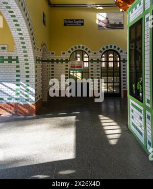 S-Bahn-Station Nikolassee, Innenansicht, Berlin-Zehlendorf, Berlin, Deutschland Stockfoto