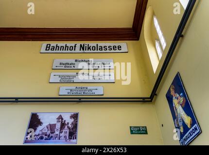 S-Bahn-Station Nikolassee, Innenansicht, Berlin-Zehlendorf, Berlin, Deutschland Stockfoto