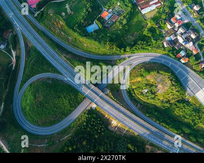 Luftaufnahmen von Autobahnkreuzen Stockfoto