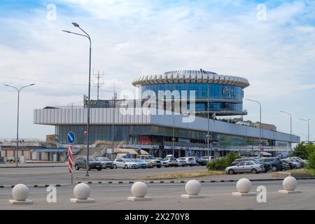 WOLGOGRAD, RUSSLAND - 15. JUNI 2023: Blick auf das River Station Gebäude an einem Junitag Stockfoto