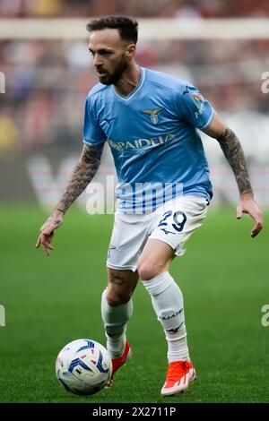 Genua, Italien. 19. April 2024. Manuel Lazzari von der SS Lazio gibt während des Fußballspiels der Serie A zwischen Genua CFC und SS Lazio Gesten. Quelle: Nicolò Campo/Alamy Live News Stockfoto