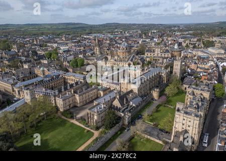 Blick auf die Radcliffe Kamera einschließlich New College, New College Chapel, St. Edmund Hall und St. Edmund Hall Library. Stockfoto