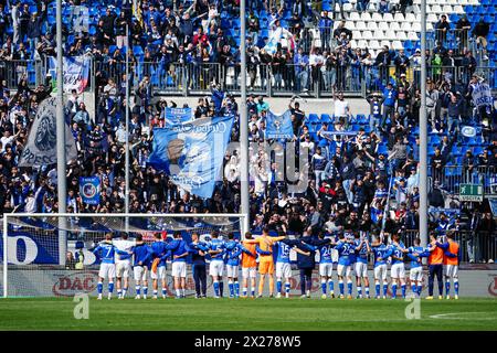 Brescia, Italien. April 2024. Das Team (Brescia Calcio) während des Spiels Brescia Calcio gegen Ternana Calcio, italienisches Fußball Serie B in Brescia, Italien, 20. April 2024 Credit: Independent Photo Agency/Alamy Live News Stockfoto