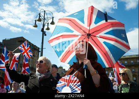 Glasgow Schottland, Vereinigtes Königreich 20. April 2024. Ein gewerkschaftsnaher Gegenprotest findet auf dem George Square während des Marsches und der Rallye für ein unabhängiges Schottland statt. Credit sst/alamy Live News Stockfoto