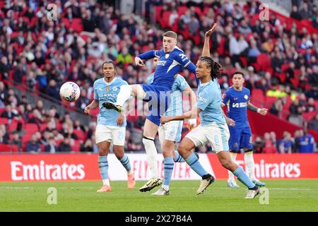 Cole Palmer von Chelsea versucht im Halbfinalspiel des Emirates FA Cup im Wembley Stadium, London, einen Treffer zu erzielen. Bilddatum: Samstag, 20. April 2024. Stockfoto