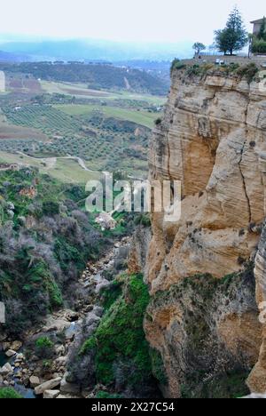 El Tajo Canyon in Ernest Hemingways Ronda in Andalusien in Südspanien Stockfoto