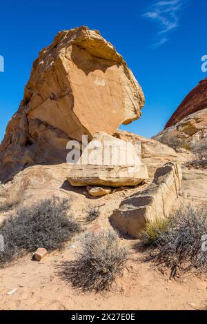 Valley of Fire, Nevada.  Geologische Kräfte; Stein zerbrechen.  Weißen Kuppeln Trail. Stockfoto