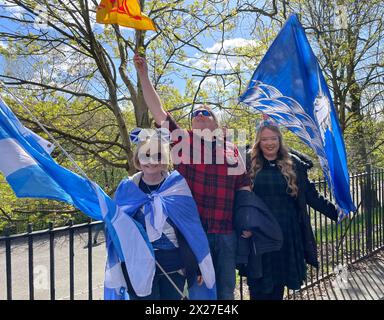 Die Menschen nehmen an einem „Glauben an Schottland“ Teil, und die Pensioners for Independence marschieren durch die Straßen von Glasgow, in dem sie die Unabhängigkeit Schottlands fordern. Bilddatum: Samstag, 20. April 2024. Stockfoto