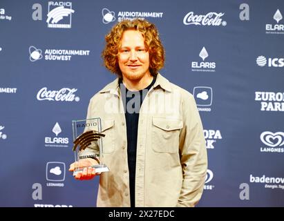 Rost, Deutschland. April 2024. Rust, Deutschland - 19. April 2024: Der 24. Radio Regenbogen Award im Europa-Park mit Michael Schulte, Gewinner des Künstlers National 2023 Credit: dpa/Alamy Live News Stockfoto