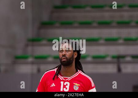 Lissabon, Portugal. April 2024. Lissabon, Portugal, 20. April 2024: Paulo Moreno (13 SL Benfica) während des Campeonato Nacional Spiels zwischen Sporting CP und SL Benfica im Pavilhao Joao Rocha in Lissabon, Portugal. (Pedro Porru/SPP) Credit: SPP Sport Press Photo. /Alamy Live News Stockfoto