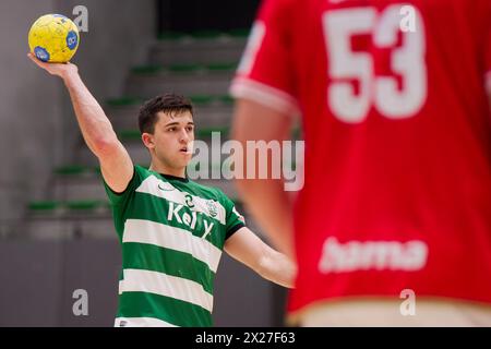 Lissabon, Portugal. April 2024. Lissabon, Portugal, 20. April 2024: Jan Gurri (8 Sporting CP) in Aktion während des Campeonato Nacional Spiels zwischen Sporting CP und SL Benfica im Pavilhao Joao Rocha in Lissabon, Portugal. (Pedro Porru/SPP) Credit: SPP Sport Press Photo. /Alamy Live News Stockfoto