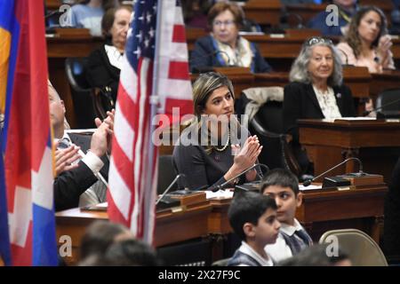 Boston, Ma, USA. April 2024. Armenier und Freunde nehmen am 109. Jahrestag des Völkermordes an den Armeniern 1915 durch die osmanische Regierung Teil. Die diesjährige Veranstaltung ist von immenser Bedeutung, insbesondere angesichts der jüngsten ethnischen Säuberung der Armenier aus Berg-Karabch im September letzten Jahres durch die Streitkräfte der Regierung Aserbaidschans. (Kreditbild: © Kenneth Martin/ZUMA Press Wire) NUR REDAKTIONELLE VERWENDUNG! Nicht für kommerzielle ZWECKE! Stockfoto