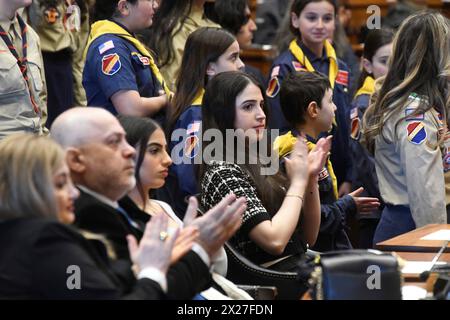 Boston, Ma, USA. April 2024. Armenier und Freunde nehmen am 109. Jahrestag des Völkermordes an den Armeniern 1915 durch die osmanische Regierung Teil. Die diesjährige Veranstaltung ist von immenser Bedeutung, insbesondere angesichts der jüngsten ethnischen Säuberung der Armenier aus Berg-Karabch im September letzten Jahres durch die Streitkräfte der Regierung Aserbaidschans. (Kreditbild: © Kenneth Martin/ZUMA Press Wire) NUR REDAKTIONELLE VERWENDUNG! Nicht für kommerzielle ZWECKE! Stockfoto