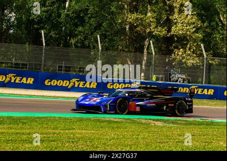 Imola Circuit, Bologna, Emilia-Romagna, Italien. April 2024. 2024 FIA-Langstrecken-Weltmeisterschaft, 6 Stunden Imola, Qualifying; CADILLAC RACINGBAMBER E. LYNN A. Credit: Action Plus Sports/Alamy Live News Stockfoto