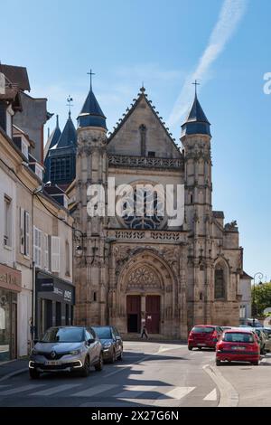 Compiègne, Frankreich - 27. Mai 2020: Die Kirche Saint-Antoine in der Altstadt. Stockfoto