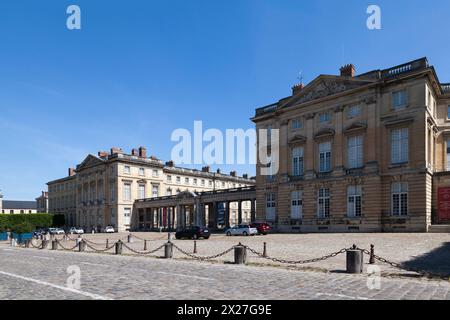 Compiègne, Frankreich - 27. Mai 2020: Der Palast von Compiègne ist eine ehemalige königliche und kaiserliche Residenz, die seither als historisches Denkmal klassifiziert wurde Stockfoto