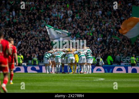 Glasgow, Schottland, Großbritannien. 20. April 2024; Hampden Park, Glasgow, Schottland: Scottish Cup Football Halbfinale, Aberdeen gegen Celtic; Celtic Huddle Credit: Action Plus Sports Images/Alamy Live News Stockfoto