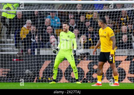 Wolverhampton, Großbritannien. April 2024. Torhüter José Sá von Wolves macht seine Gefühle während des Premier League-Spiels zwischen Wolverhampton Wanderers und Arsenal in Molineux, Wolverhampton, England am 20. April 2024 bekannt. Foto von Stuart Leggett. Nur redaktionelle Verwendung, Lizenz für kommerzielle Nutzung erforderlich. Keine Verwendung bei Wetten, Spielen oder Publikationen eines einzelnen Clubs/einer Liga/eines Spielers. Quelle: UK Sports Pics Ltd/Alamy Live News Stockfoto