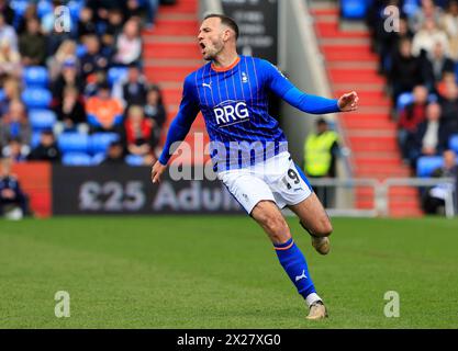 Boundary Park, Oldham am Samstag, den 20. April 2024. Dan Gardner vom Oldham Athletic Association Football Club während des Vanarama National League Spiels zwischen Oldham Athletic und Wealdstone im Boundary Park, Oldham am Samstag, den 20. April 2024. (Foto: Eddie Garvey | MI News) Credit: MI News & Sport /Alamy Live News Stockfoto