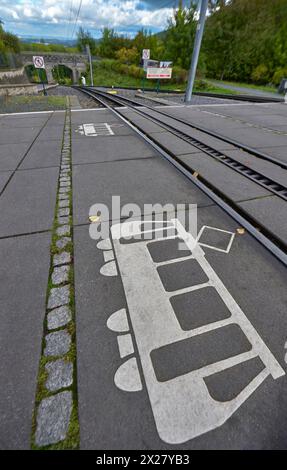 Grüne Straßenbahn zum Schloss Drachenfels, Deutschland Stockfoto