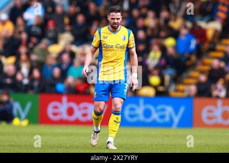 Mansfield, Großbritannien. April 2024. Stephen McLaughlin aus Mansfield Town während des SKY Bet EFL League 2 Spiels im One Call Stadium, Mansfield, England, Großbritannien am 20. April 2024 Credit: Every Second Media/Alamy Live News Stockfoto