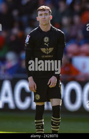 Conor Grant of Barnsley während des Sky Bet League 1 Spiels Blackpool vs Barnsley in Bloomfield Road, Blackpool, Großbritannien, 20. April 2024 (Foto: Alfie Cosgrove/News Images) Stockfoto